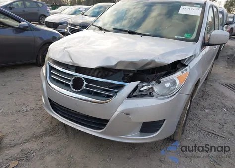 2010 Volkswagen Routan Se z USA, uszkodzony, nr VIN 2V4RW3D18AR262758
